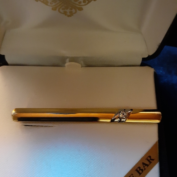 Vintage Gold Tone Tie Clip with Crystal Chip - Picture 3 of 3